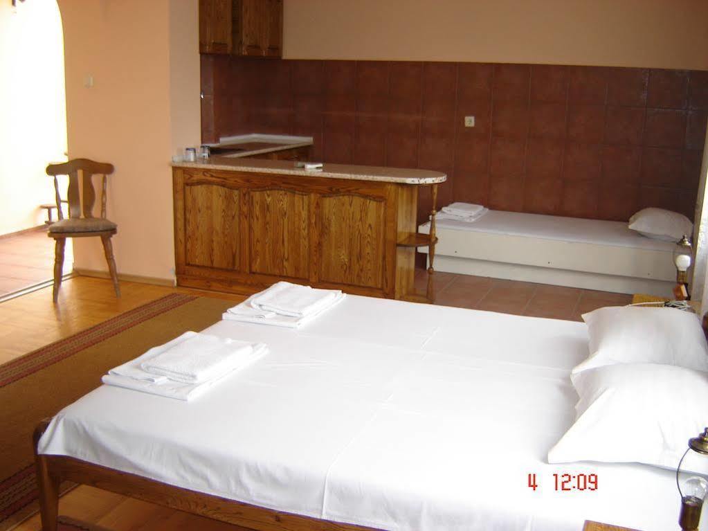 Kanclera Hotel Kaspichan 外观 照片